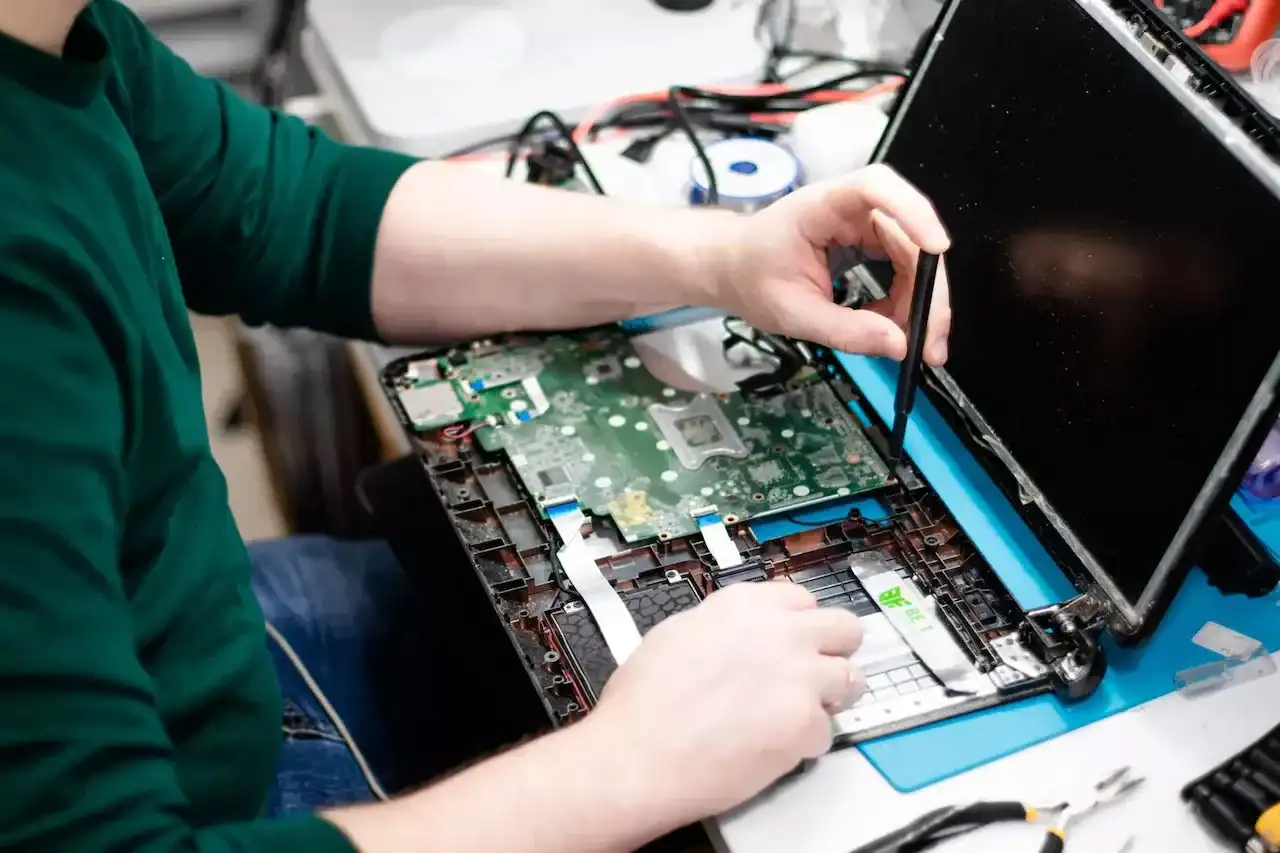 IT support and repair services in Romford, specialising in laptop and computer repairs for local bus.
